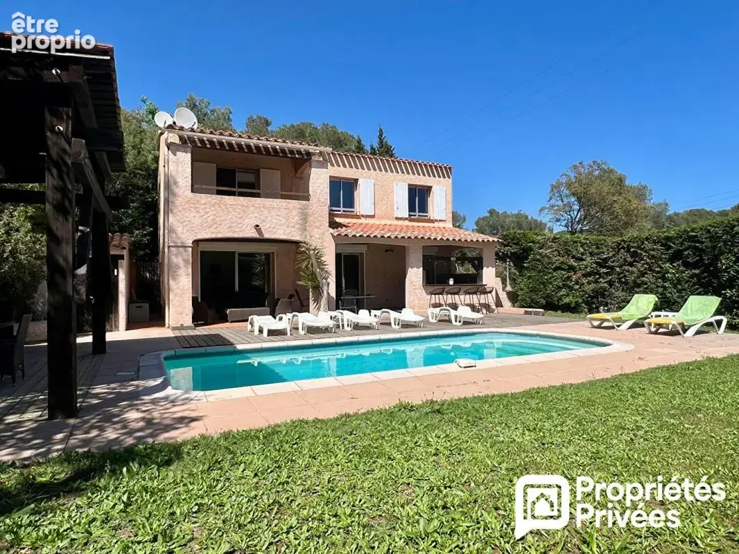 Villa 5 pièces avec piscine, terrasse et pool house - photo 2