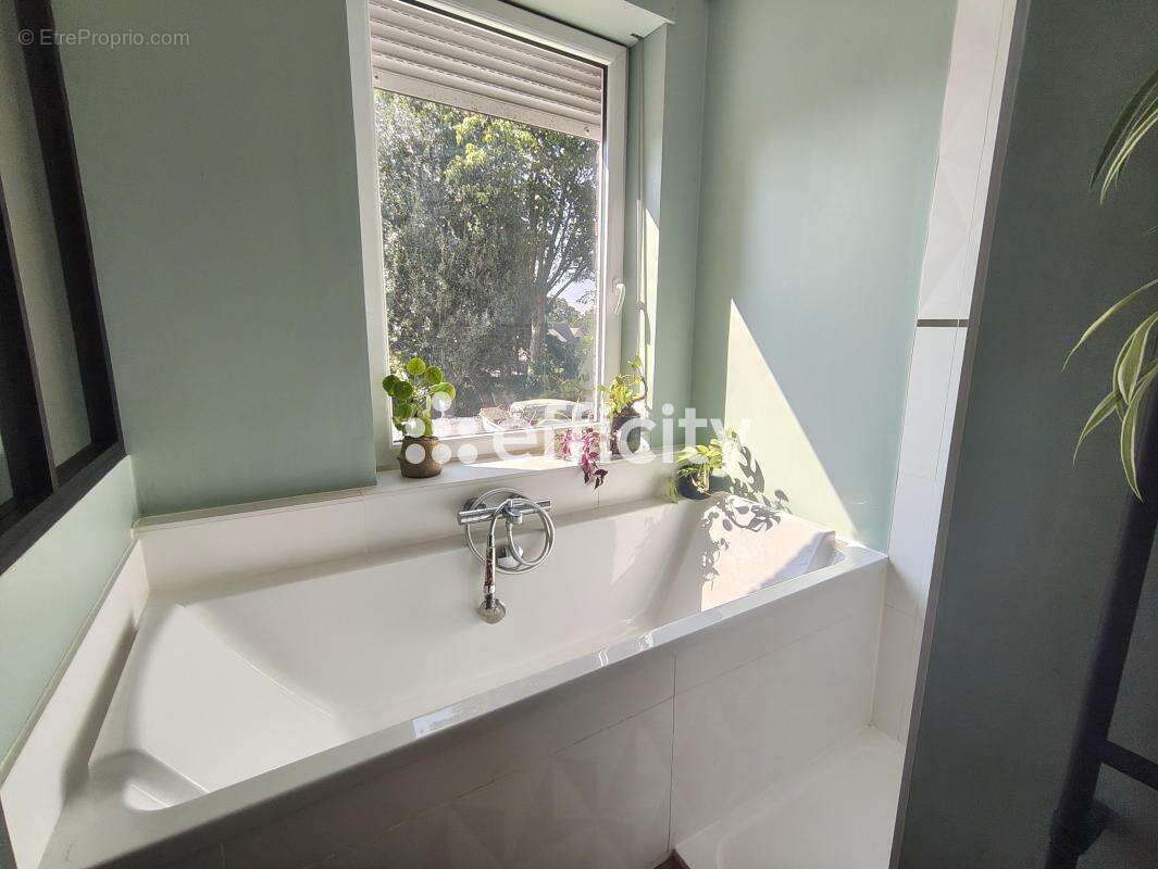 Maison 73 m² à Mons-En-Baroeul  - photo 16