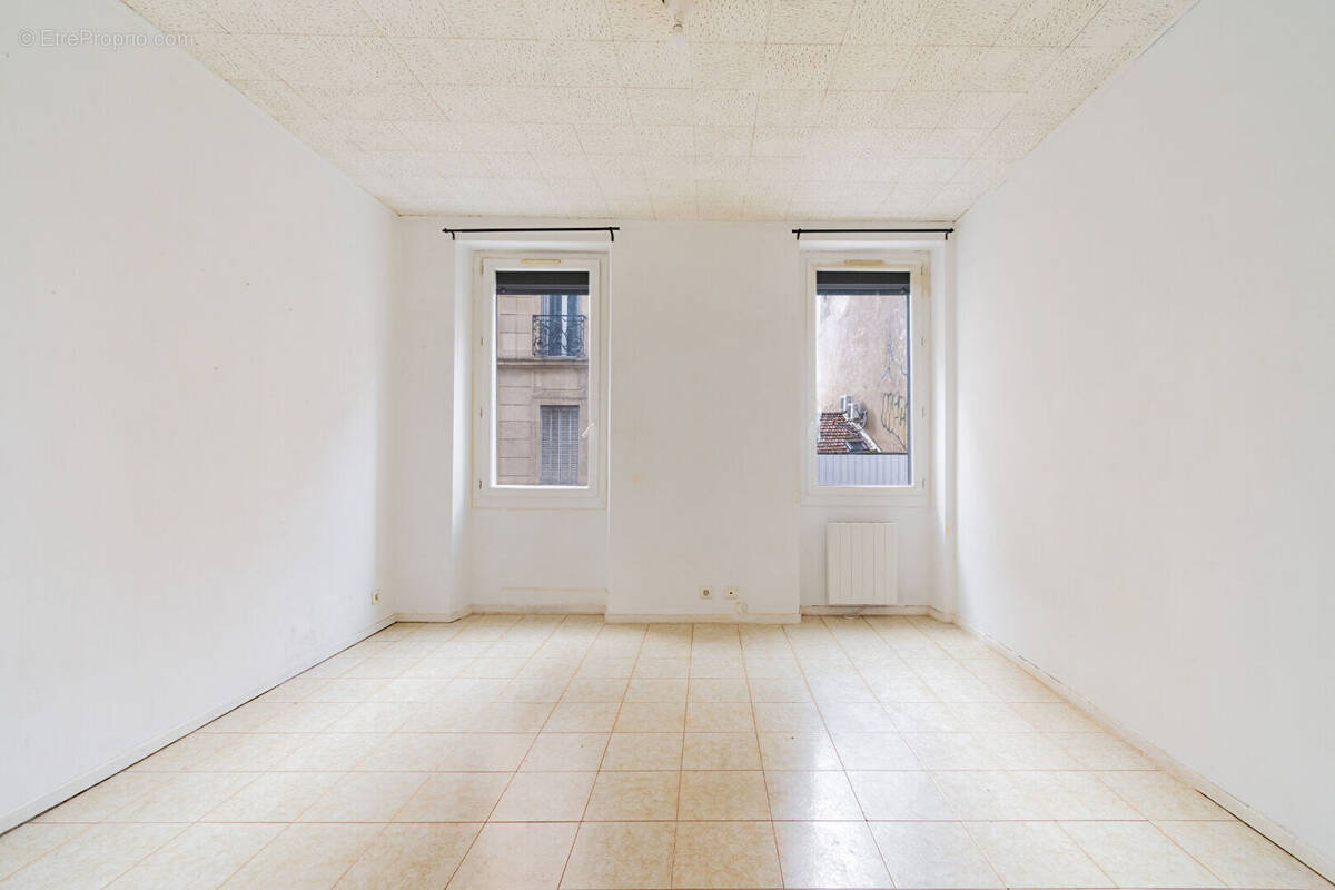 Appartement à MARSEILLE-5E