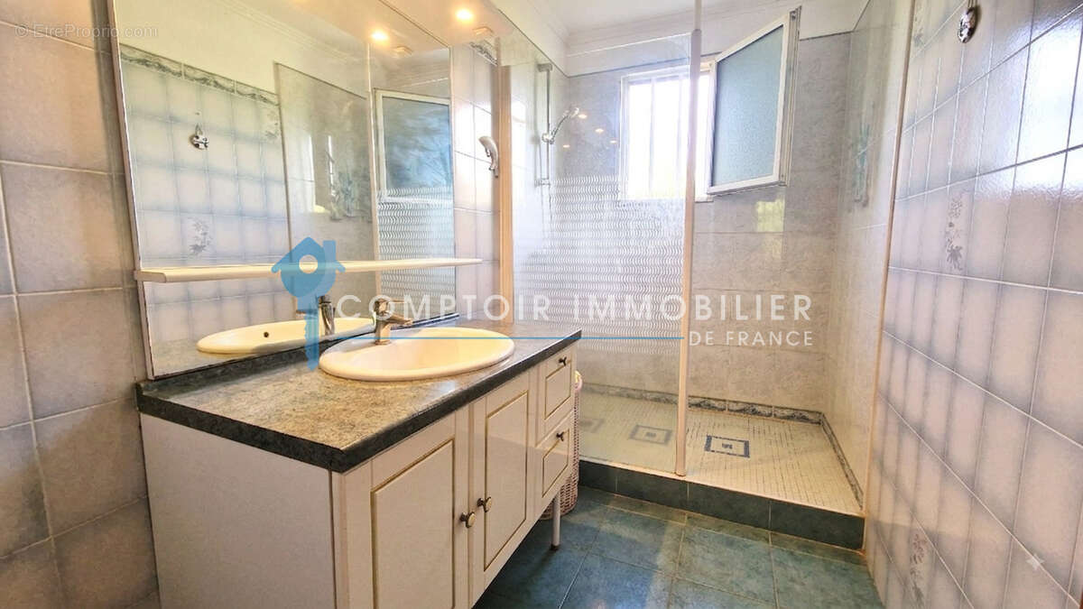 Maison 99 m² à Saint-Julien-Les-Rosiers  - photo 9