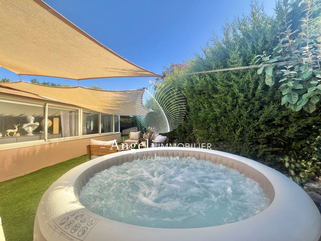 Maison à ROQUEBRUNE-SUR-ARGENS