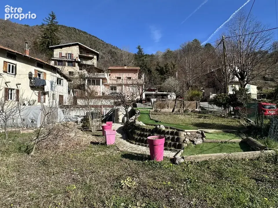 Villa 5 pièces de 128 m2 avec très grande terrasse, parking et terrains. - photo 3