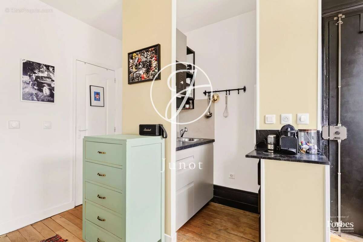Paris 9e - AVENUE TRUDAINE - Studio - 23,20m² Carrez - Dernier étage - photo 9
