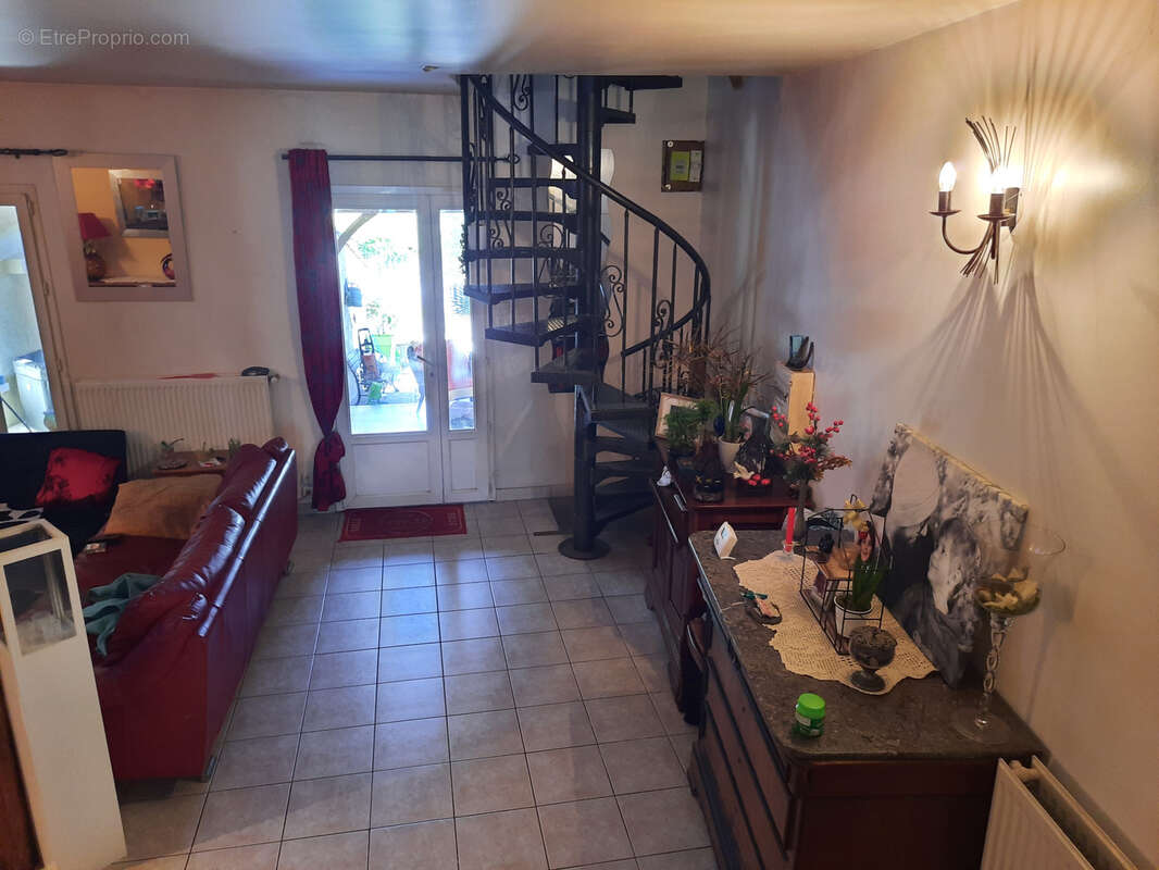 Maison à LA ROCHE-CHALAIS