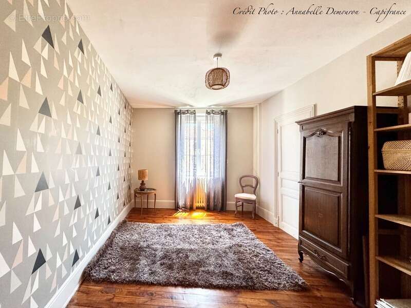 RIOM - EXCLUSIVITÉ – Maison de ville de caractère P6 entièrement rénovée avec jardin, abri et cave - photo 41
