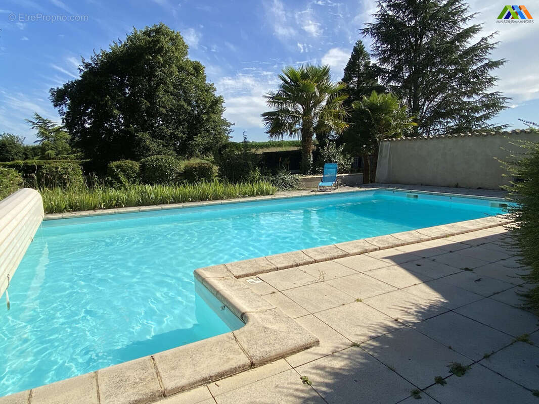 swimmign pool