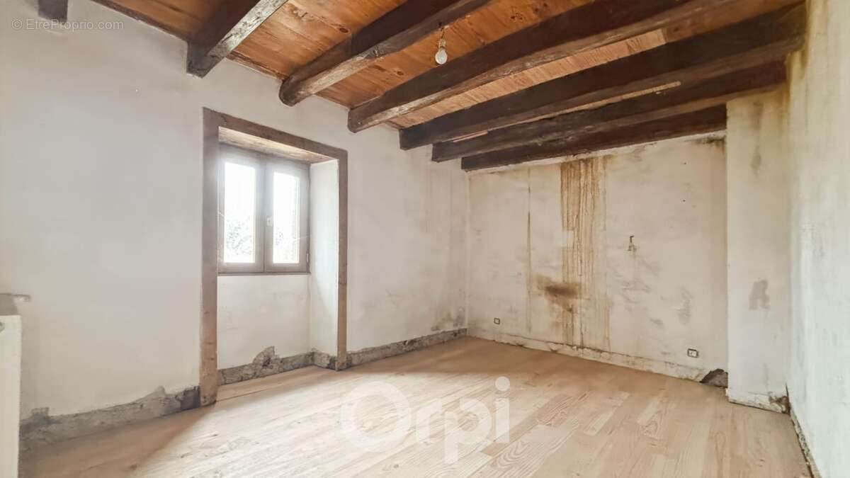 Maison à COMPREIGNAC