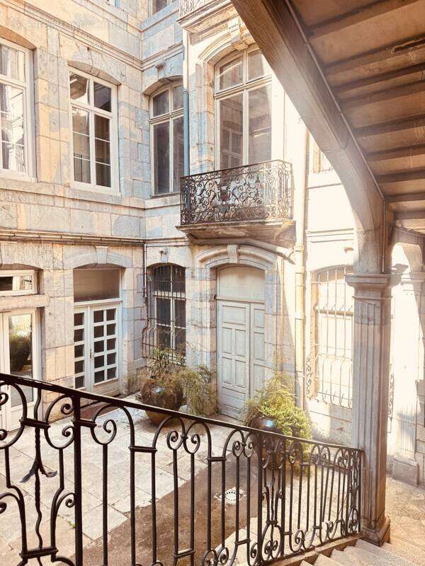 Besancon boucle, a proximite de la place st pierre, appartement de type 6 de 145 m2 - photo 4