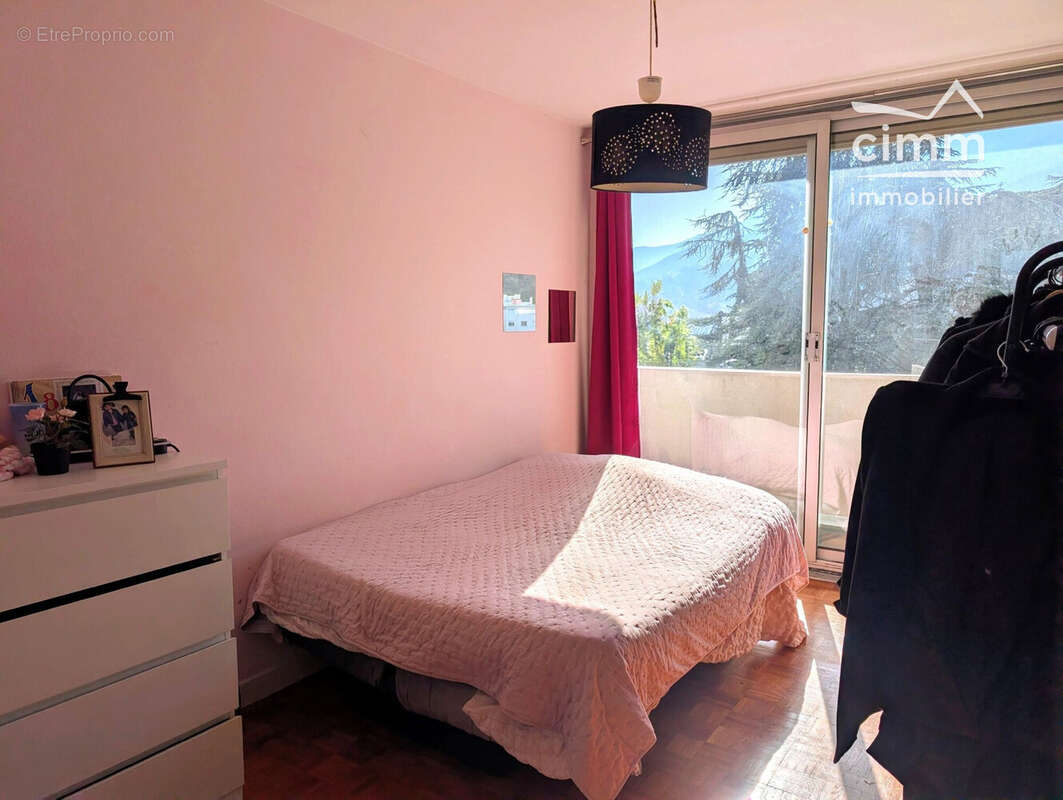 Appartement à SEYSSINET-PARISET