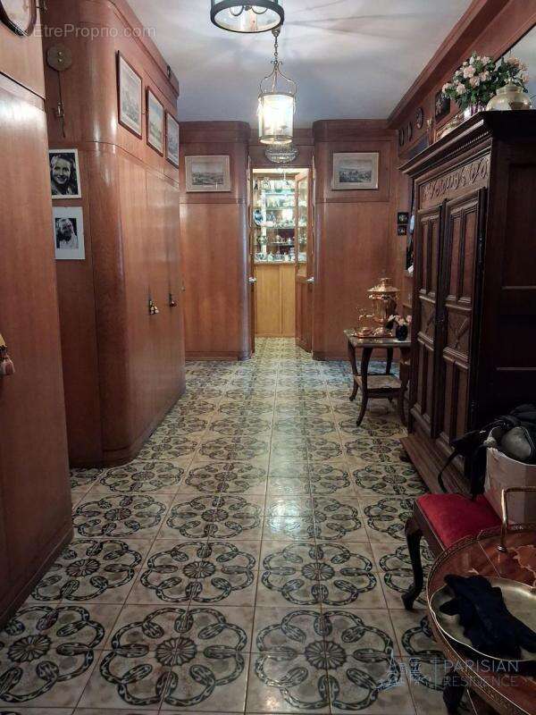 Appartement à PARIS-16E