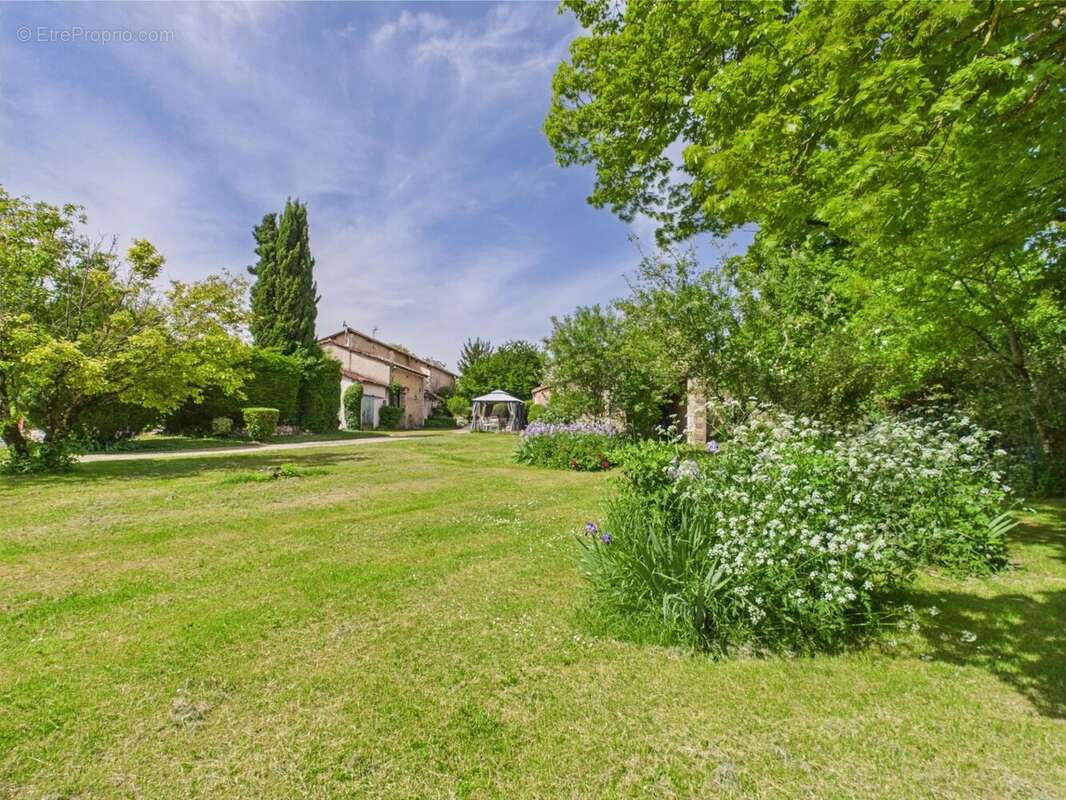 Maison à POULLIGNAC