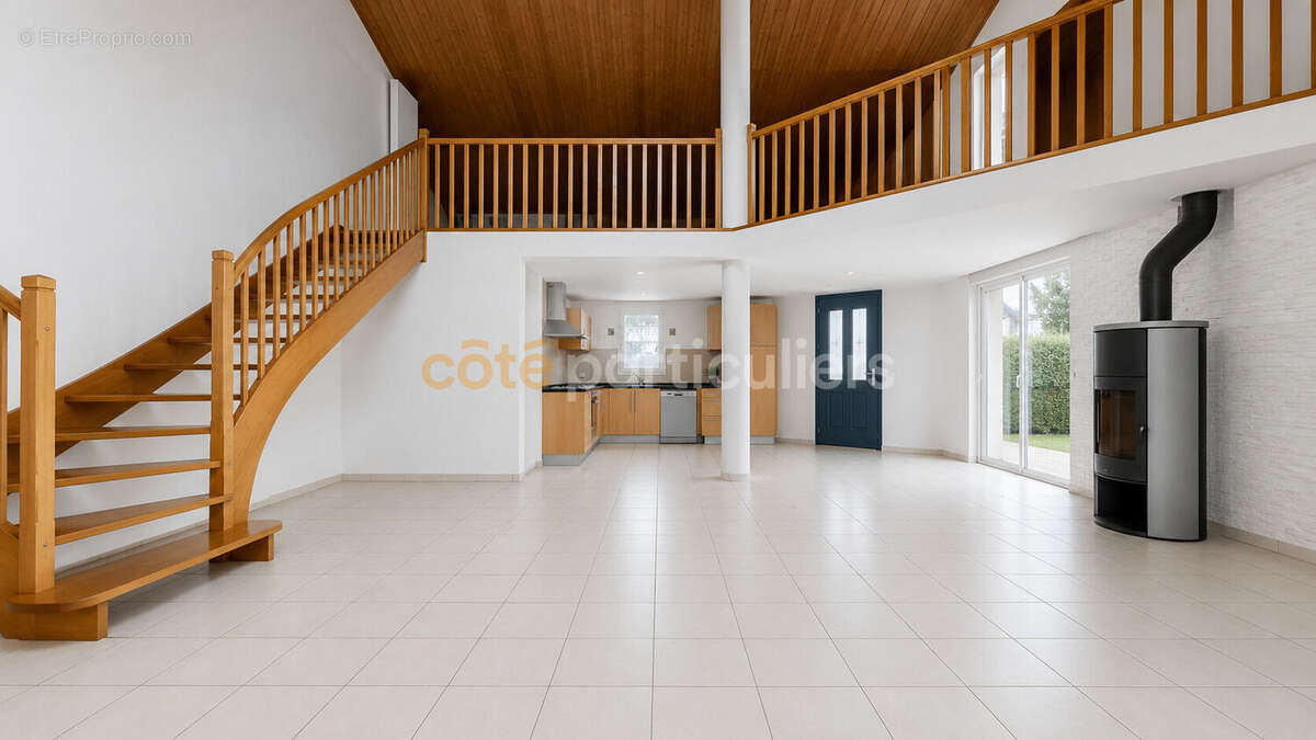 Sous compromis -- la roche-sur-yon -- quartier belle place -- maison 5 pieces -- 159 m2 -- jardin -- veranda - photo 5