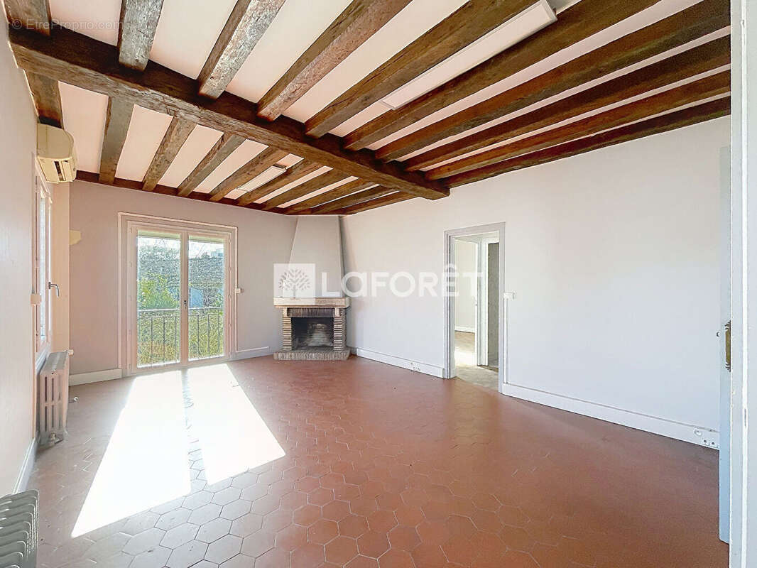 Maison à SAINT-JEAN-DE-LA-RUELLE