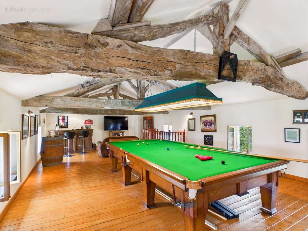 Maison à SAINT-PIERRE-DE-JUILLERS