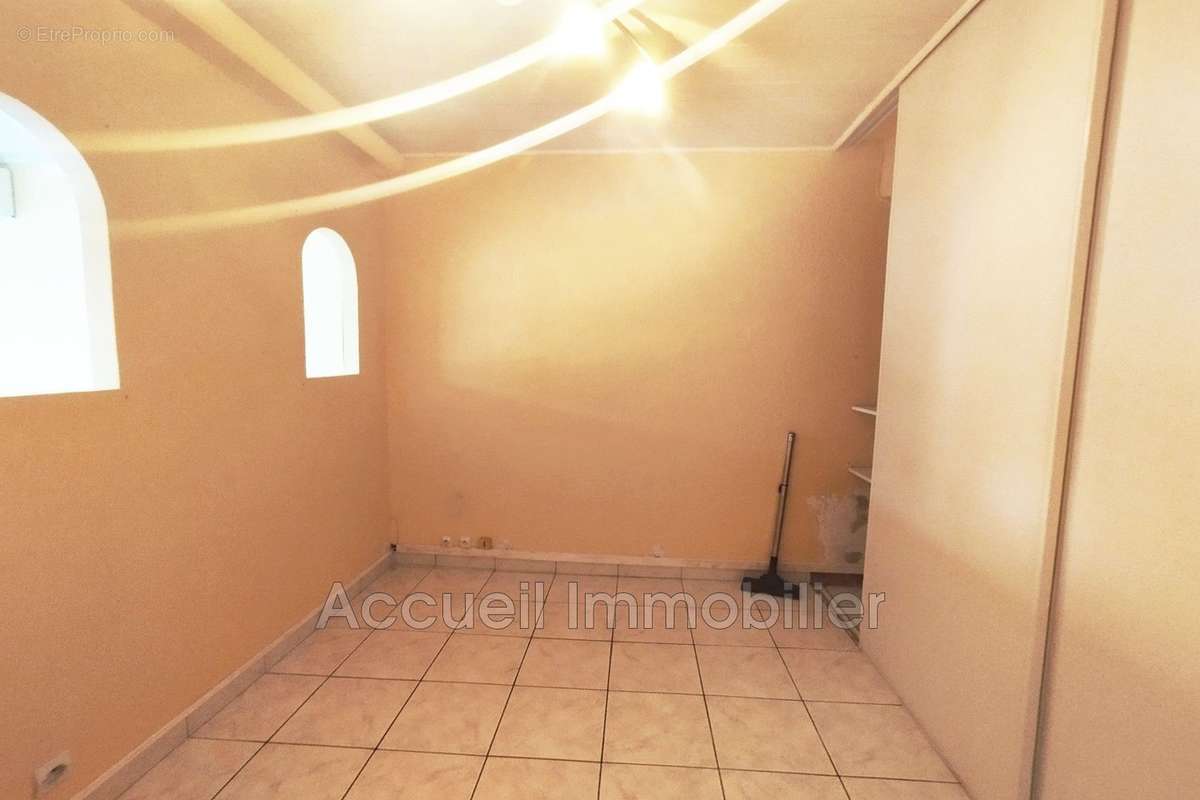 Commerce à LE GRAU-DU-ROI