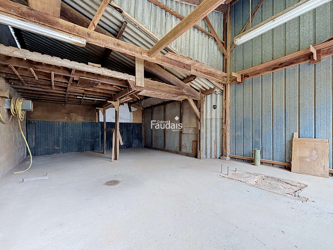 Commerce 450 m² à Agneaux  - photo 6