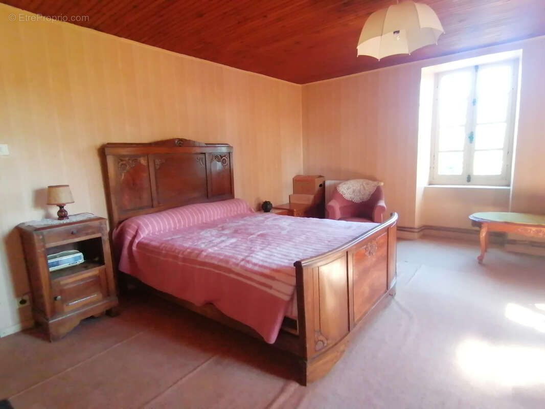 Authentique maison en pierre avec terrain et dépendances à Loubers (81) - photo 8