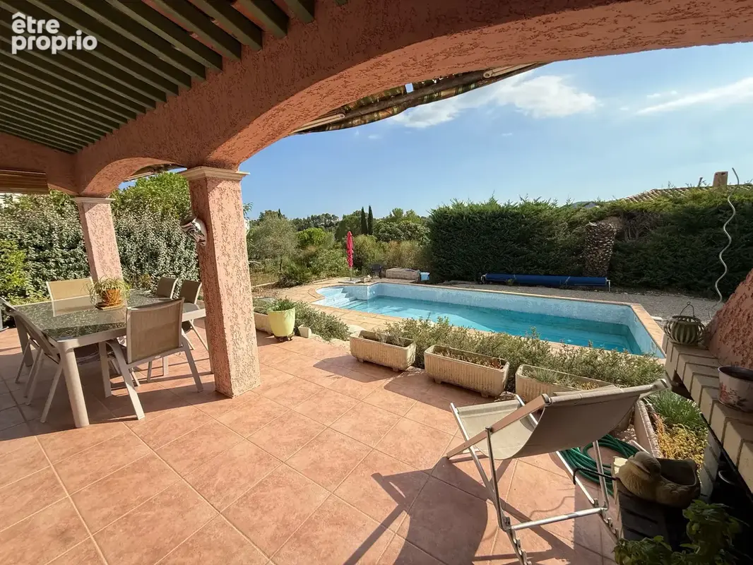 Bagnols en foret, villa dominante au calme avec piscine  et appartement independant - photo 3