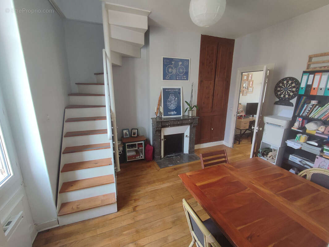 Appartement à FLEURY-LES-AUBRAIS