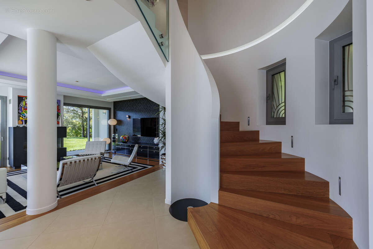Villa d'exception dominant le lac - photo 29