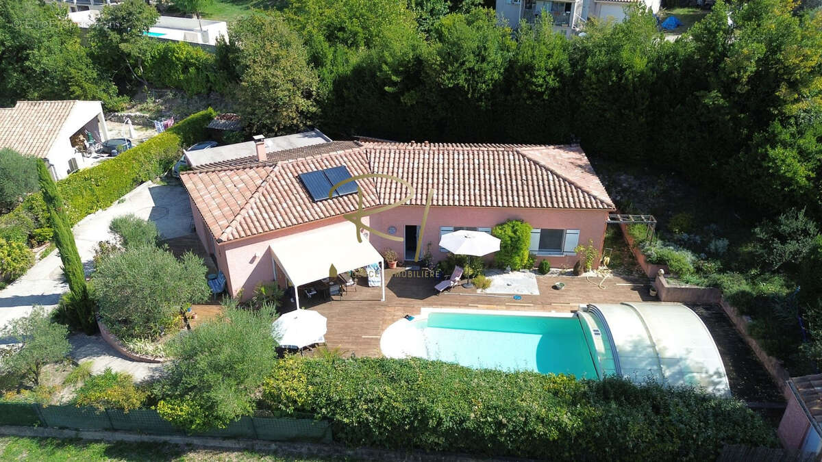 Maison à SAINT-JEAN-DE-MARUEJOLS-ET-AVEJAN