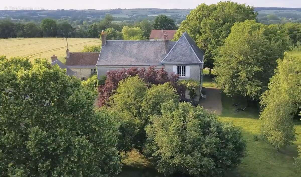 Maison à LA CHARTRE-SUR-LE-LOIR