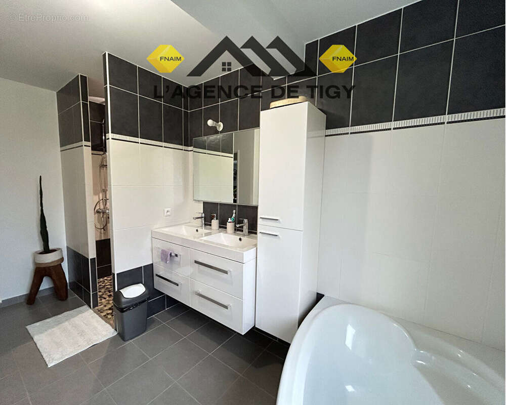 Maison à NEUVY-EN-SULLIAS