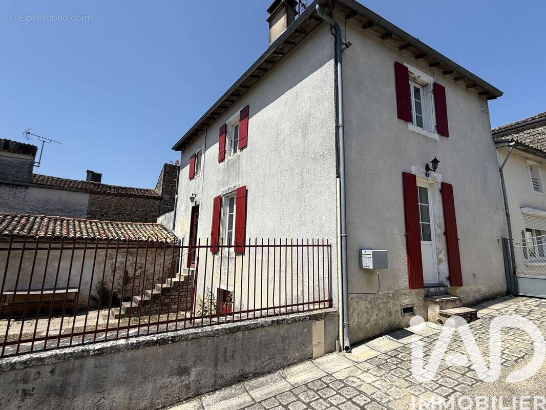 Photo 1 - Maison à CHEF-BOUTONNE