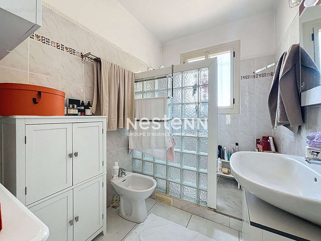 VALLAURIS - Maison - 230m² - Terrain 525m² - Projet promoteur - Hauteur autorisé - Proche commodités - photo 11