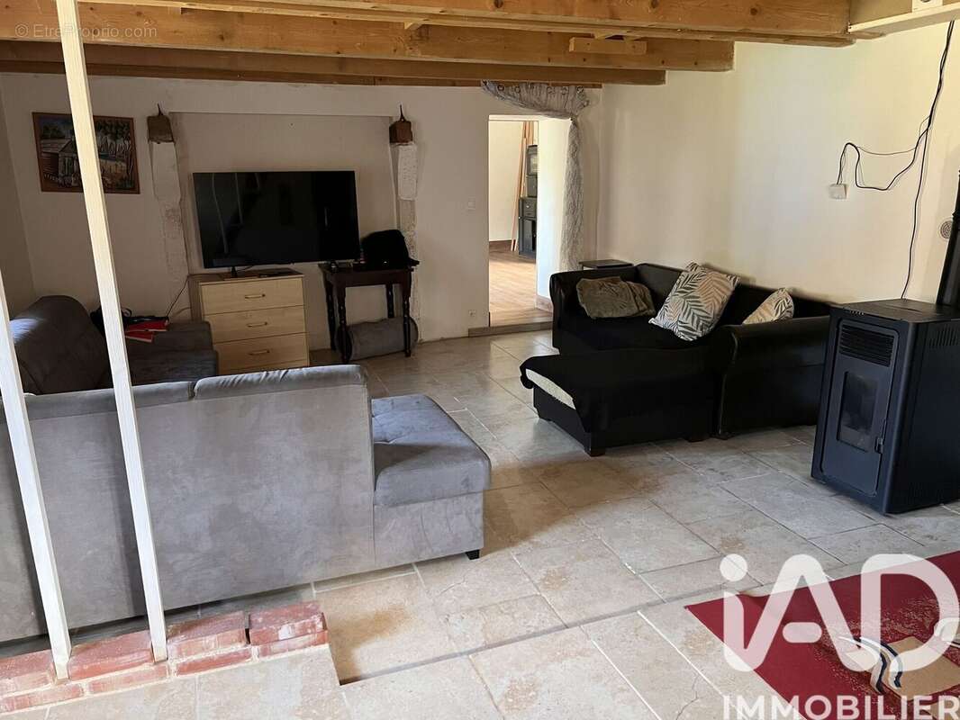 Maison 138 m² à Saint-Romain  - photo 2