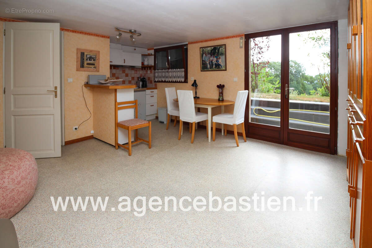 THOIRY   Villa 183 m2 - Vue Mont-Blanc - Studio indépendant - DPE C - Terrain 800 m2 - photo 10