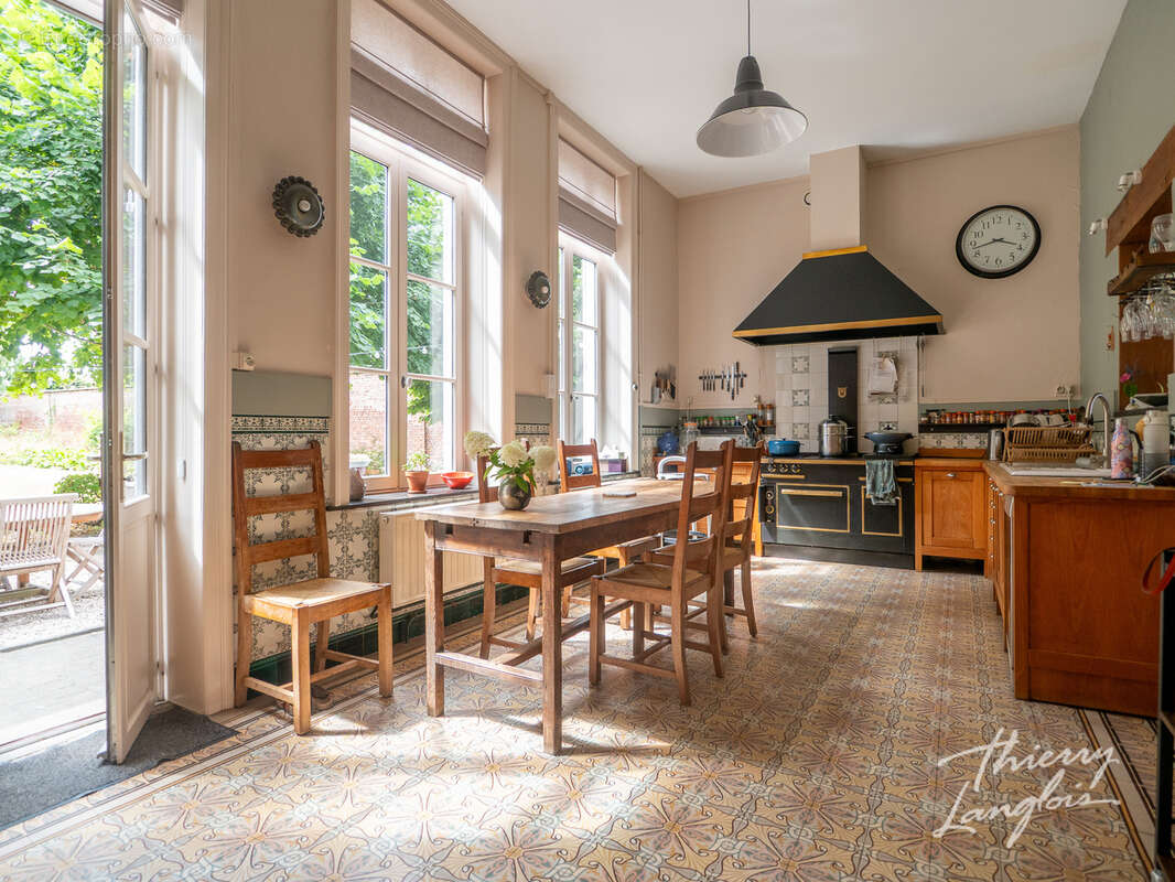 Maison bourgeoise de caractere sur 2 445m2 - photo 7
