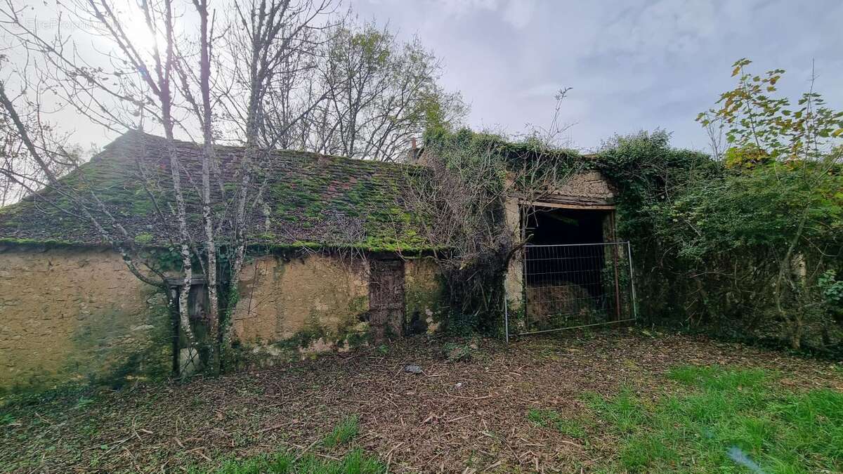 Maison à SAINT-FELIX-DE-VILLADEIX