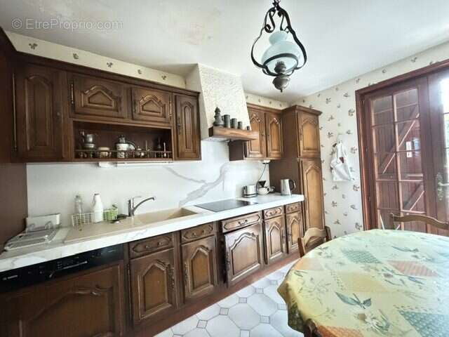 Maison 86 m² à Saint-Genest-Lerpt  - photo 2
