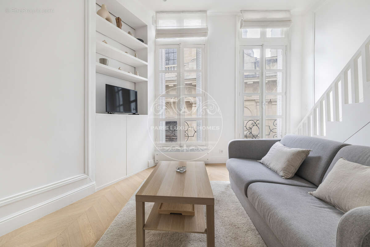 Appartement à PARIS-1E