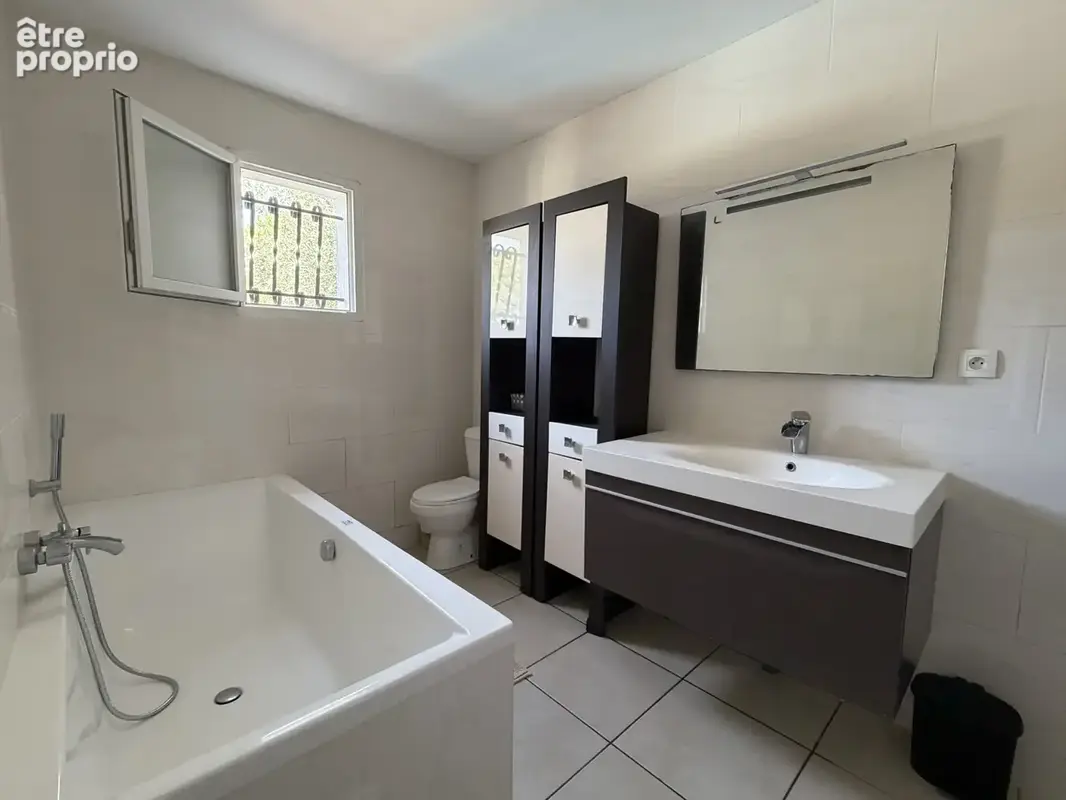 Villa de plain-pied avec piscine et grand terrain arboré à Villemoustaussou - photo 13