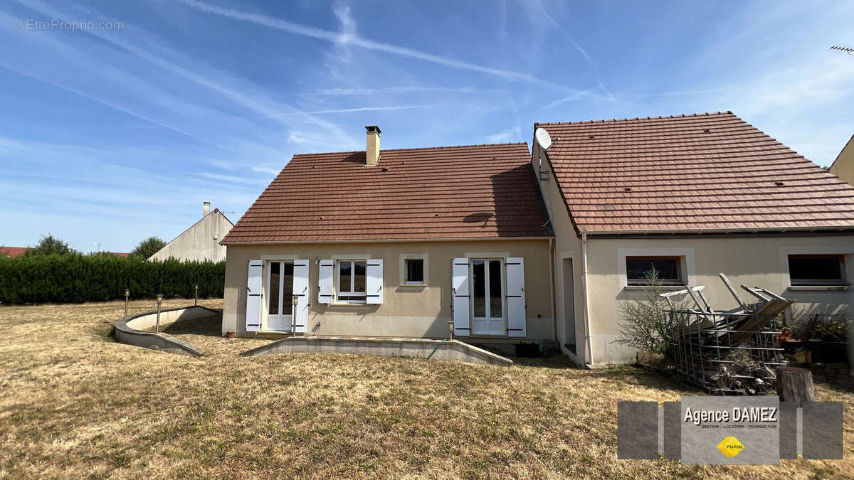 SAINVILLE (28700) - Maison de plain-pied de 2008 - 80 m² - 2 chambres - Terrain de 1 100 m² - Double garage - Greniers aménageab - photo 2