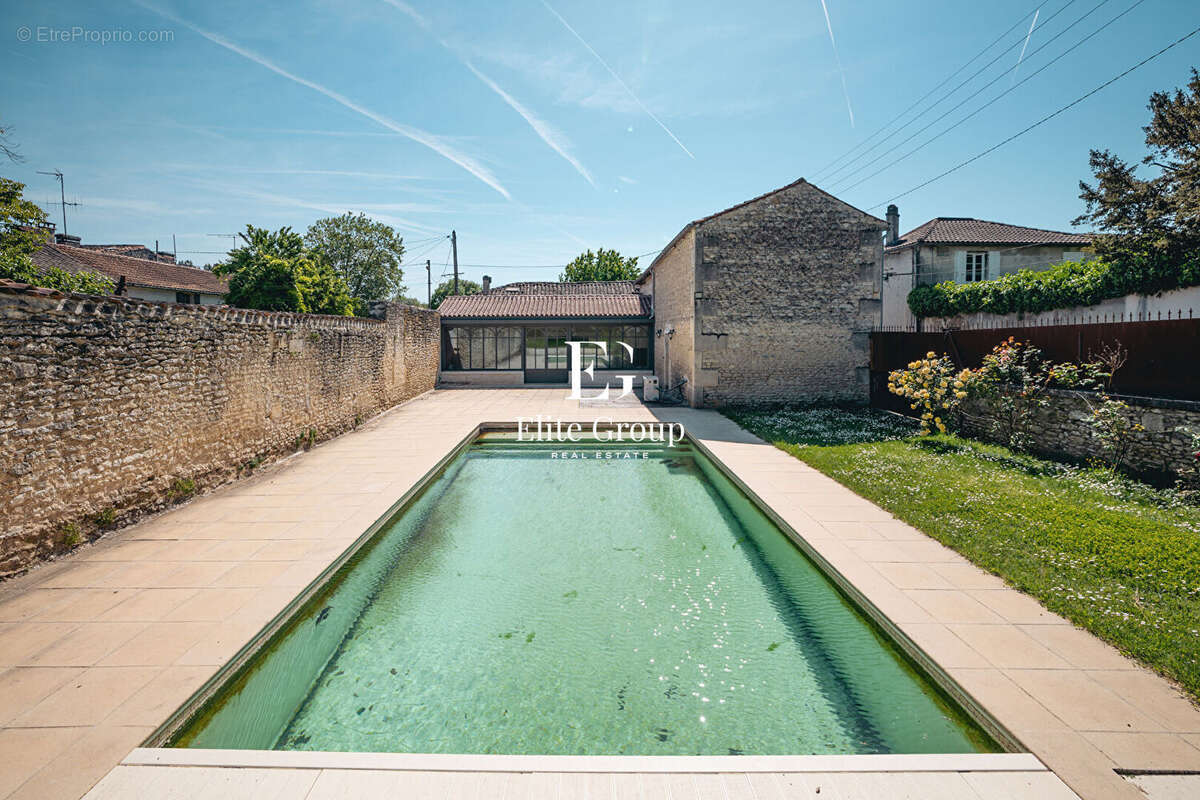 Maison à COGNAC