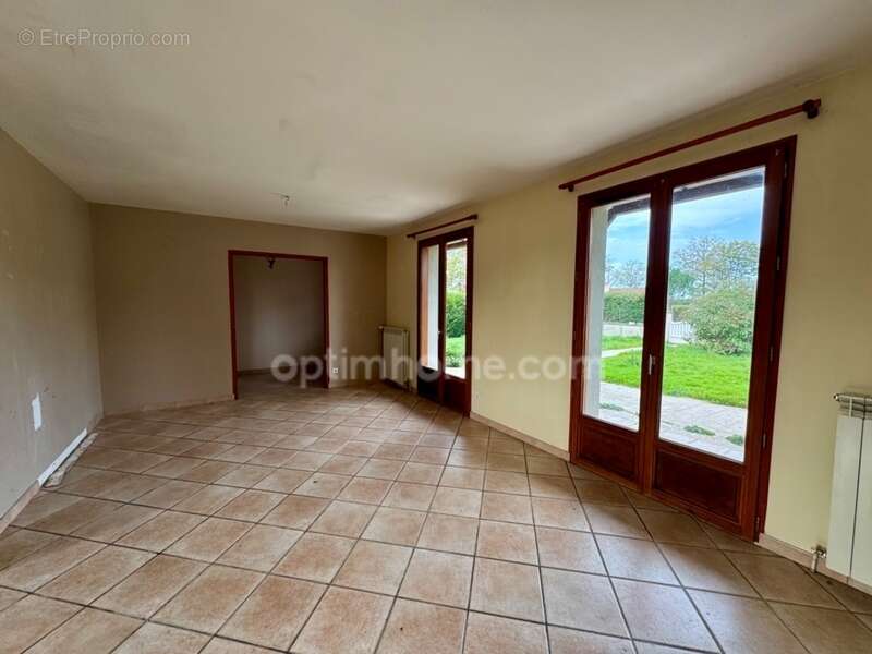 Maison à SAINT-SULPICE-LES-FEUILLES