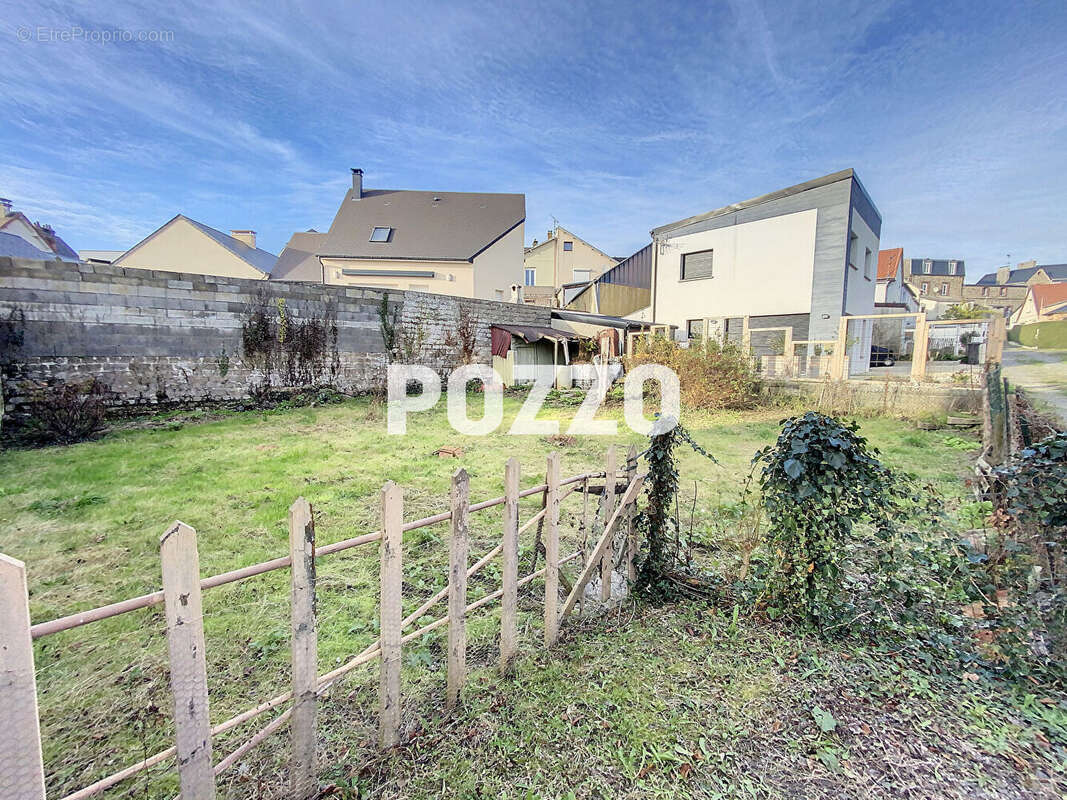 Terrain à DONVILLE-LES-BAINS