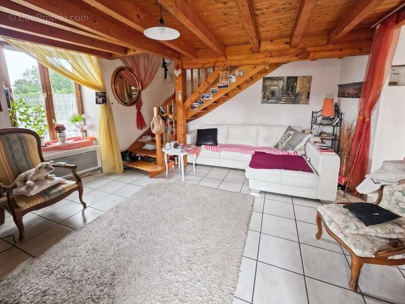 Appartement à MONTMOROT