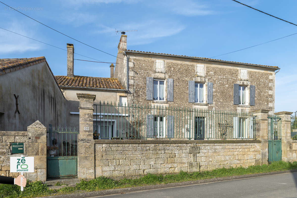 Maison à BOUILLE-COURDAULT