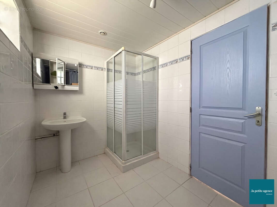Maison 72 m² à Saint-Jean-De-La-Riviere  - photo 9