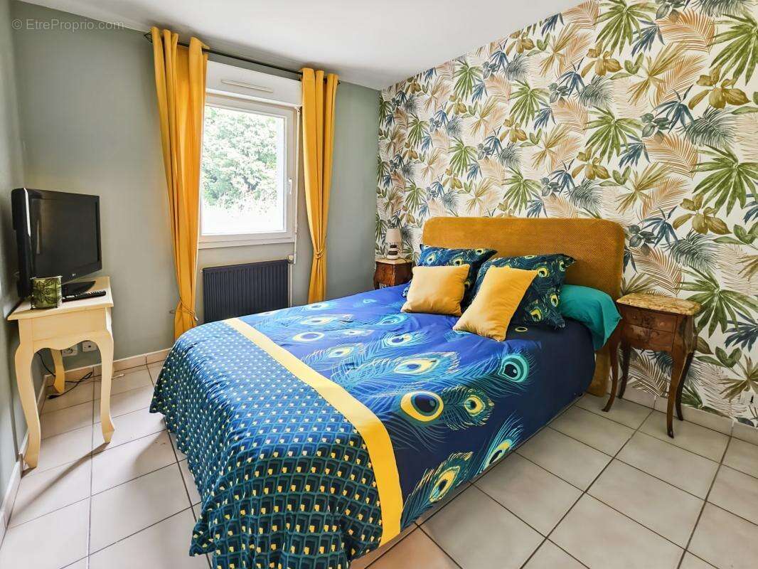 A vendre à Uzès - Appartement T3 65m² + 2 stationnements - photo 6