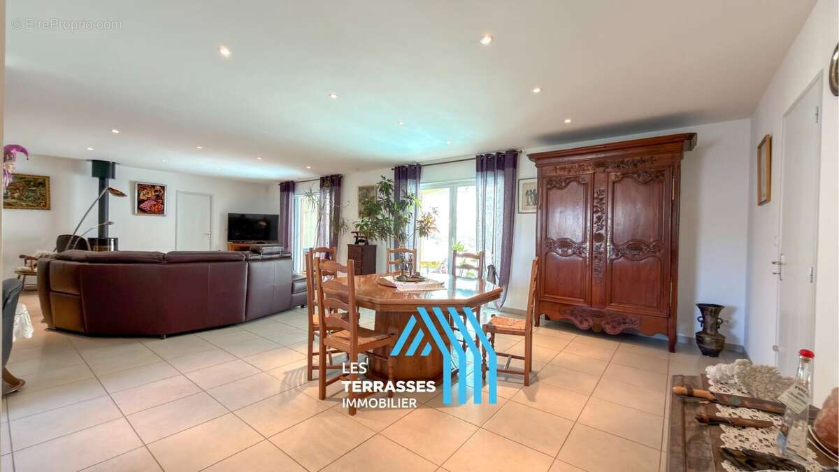 Maison à MONTELIMAR