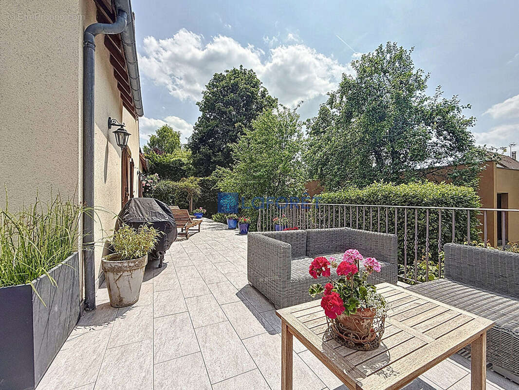 Maison à CONDE-SAINTE-LIBIAIRE