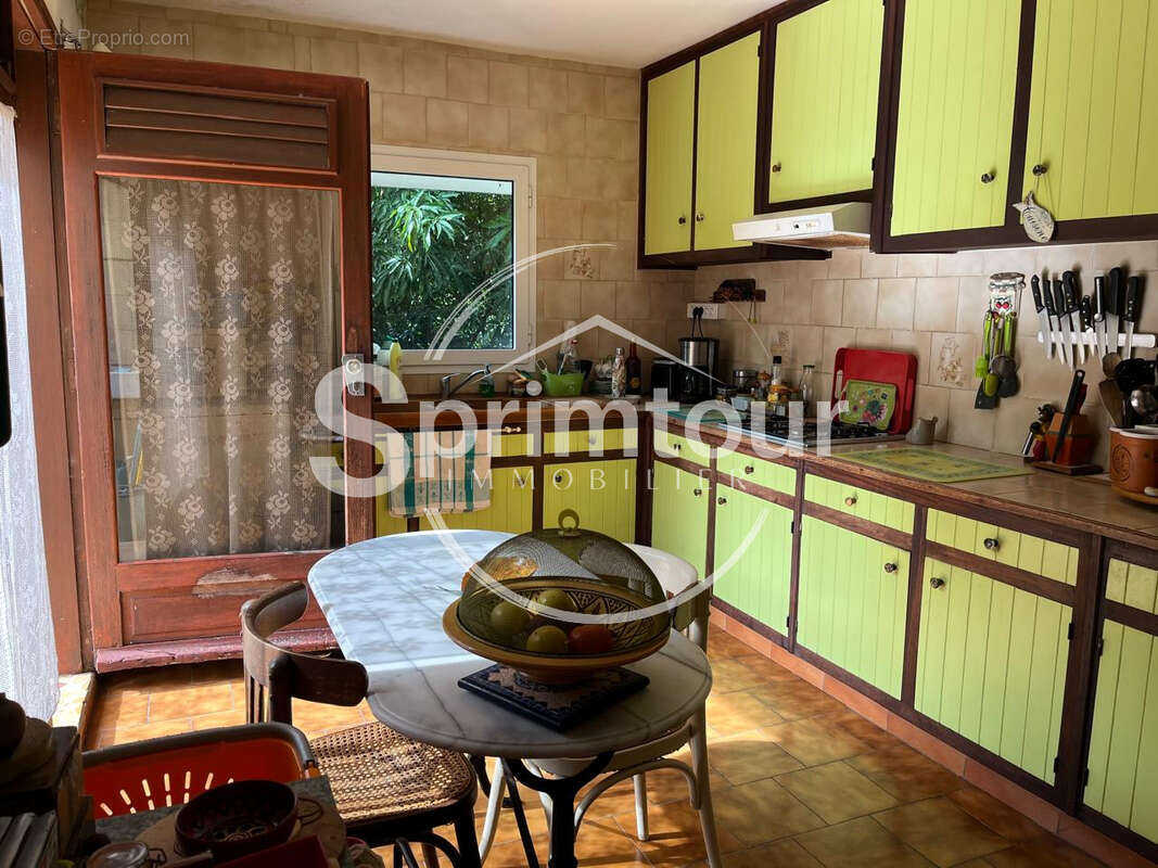 GOURBEYRE, villa T5 avec terrasse , double garage sur un grand terrain - photo 10