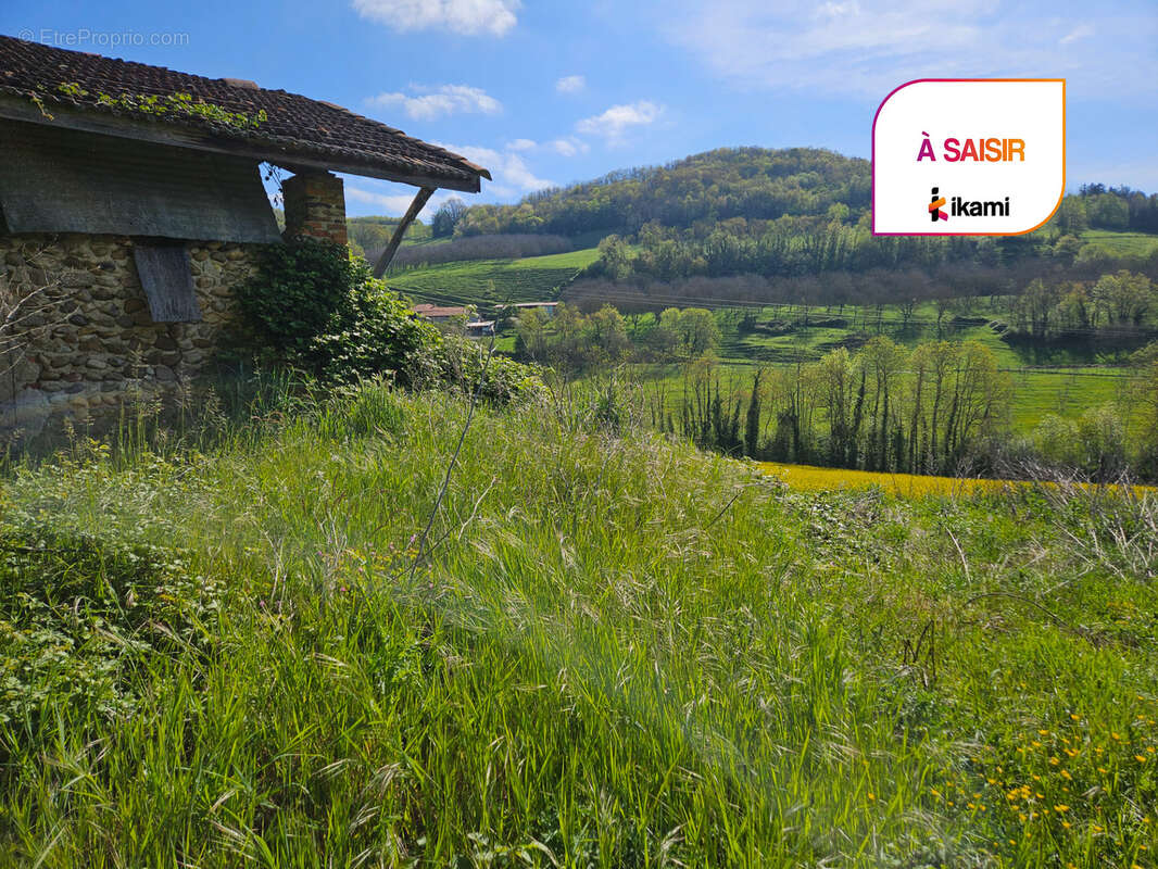 Terrain à CHEVRIERES