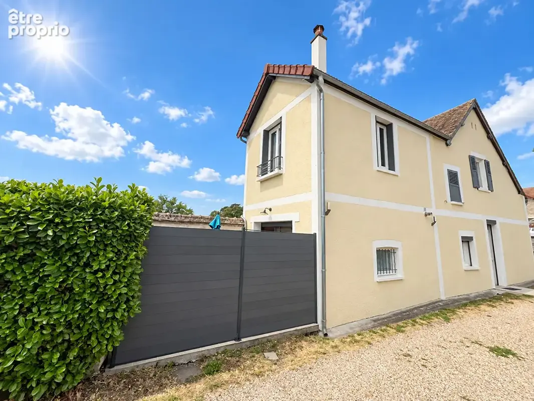 Maison à TRIE-CHATEAU
