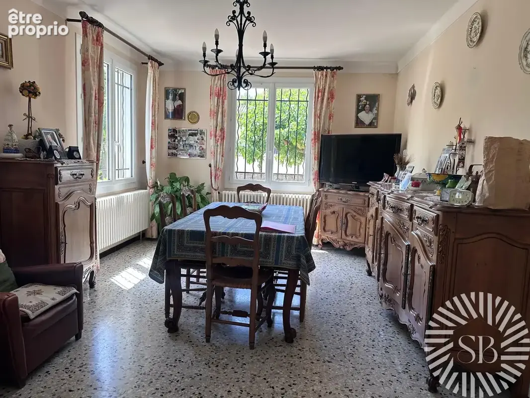 Noves -VENTE AVEC RÉSERVE DU DROIT D’USAGE ET D’HABITATION (la maison reste occupée par la propriétaire) - photo 10